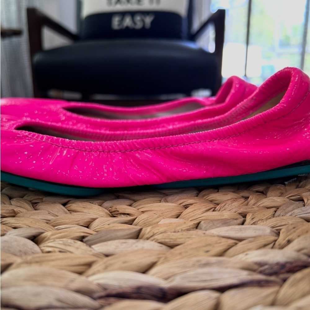 Women's Pop Pink Tieks - Size 9 🎉FINAL LOW🎉 - Picture 2 of 9